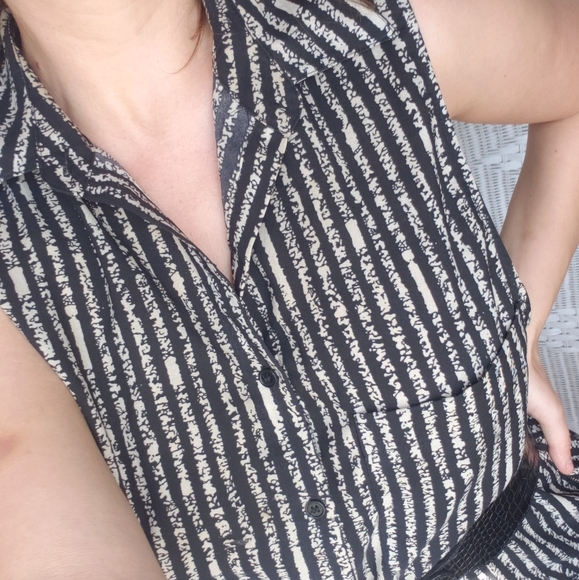 Minimalist Stripe Dress with zippers - Picture 7 of 9